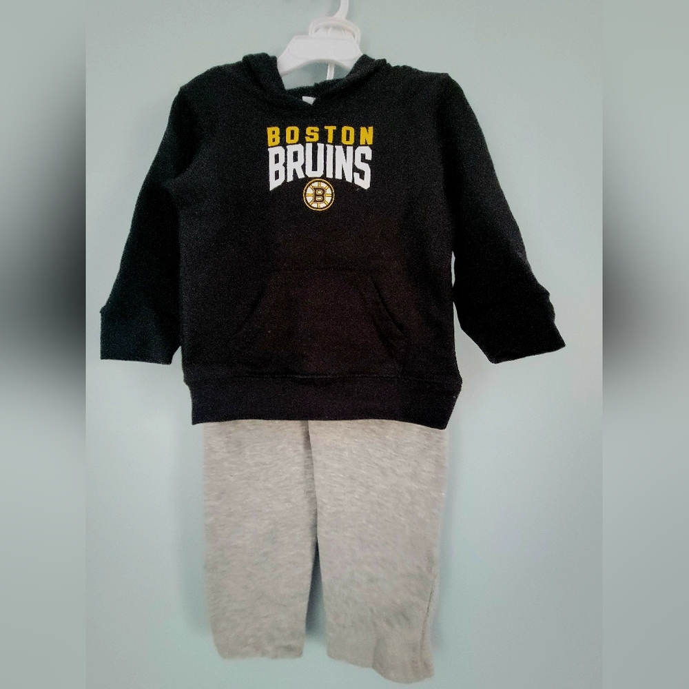 Boston Bruins Hoodie and Joggers Set